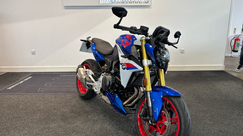 BMW F900 R